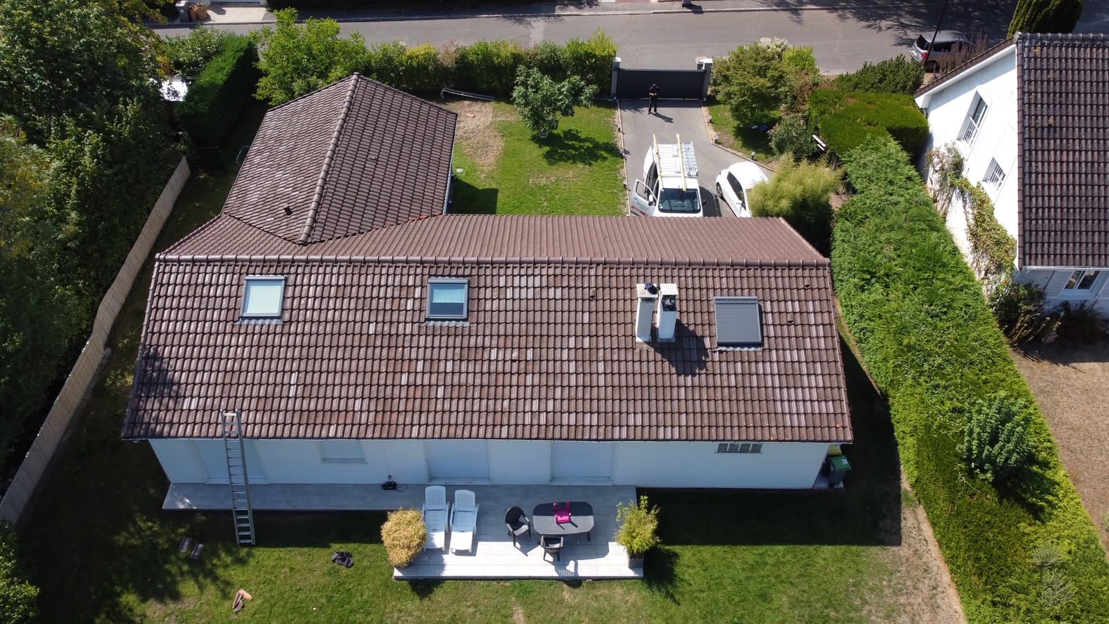 Rénovation toiture et pose de fenêtres Velux vue aérienne drone Vernouillet